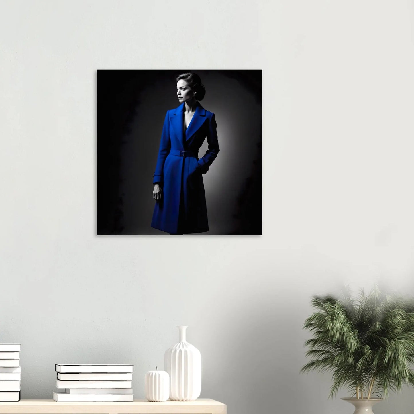 Moderner Forex-Druck - Frau im blauen Mantel - Schwarz-Weiß, KI-Kunst RolConArt