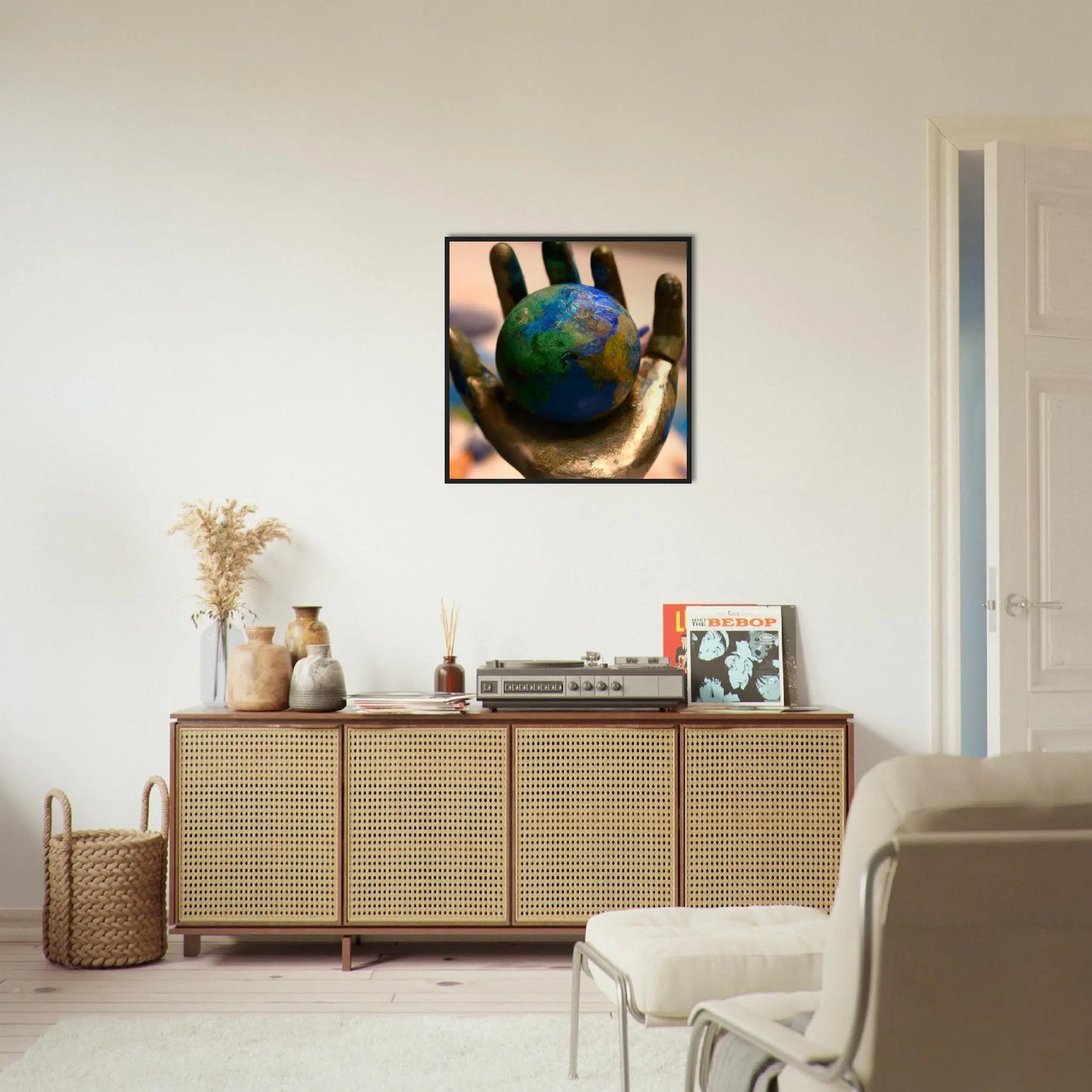 Gerahmtes Premium-Poster - Planet in der Hand - Foto Stil, KI-Kunst - RolConArt, Fotokunst - Kreative Vielfalt,